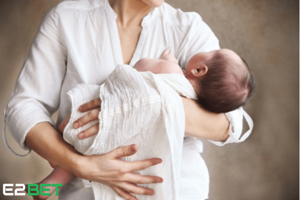 Nằm Mơ Thấy Bế Con Nít Đánh Con Gì? Bật Mí Giấc Mơ Cực “Dễ Thương” Nhưng Số Đề Lại Cực Gắt!